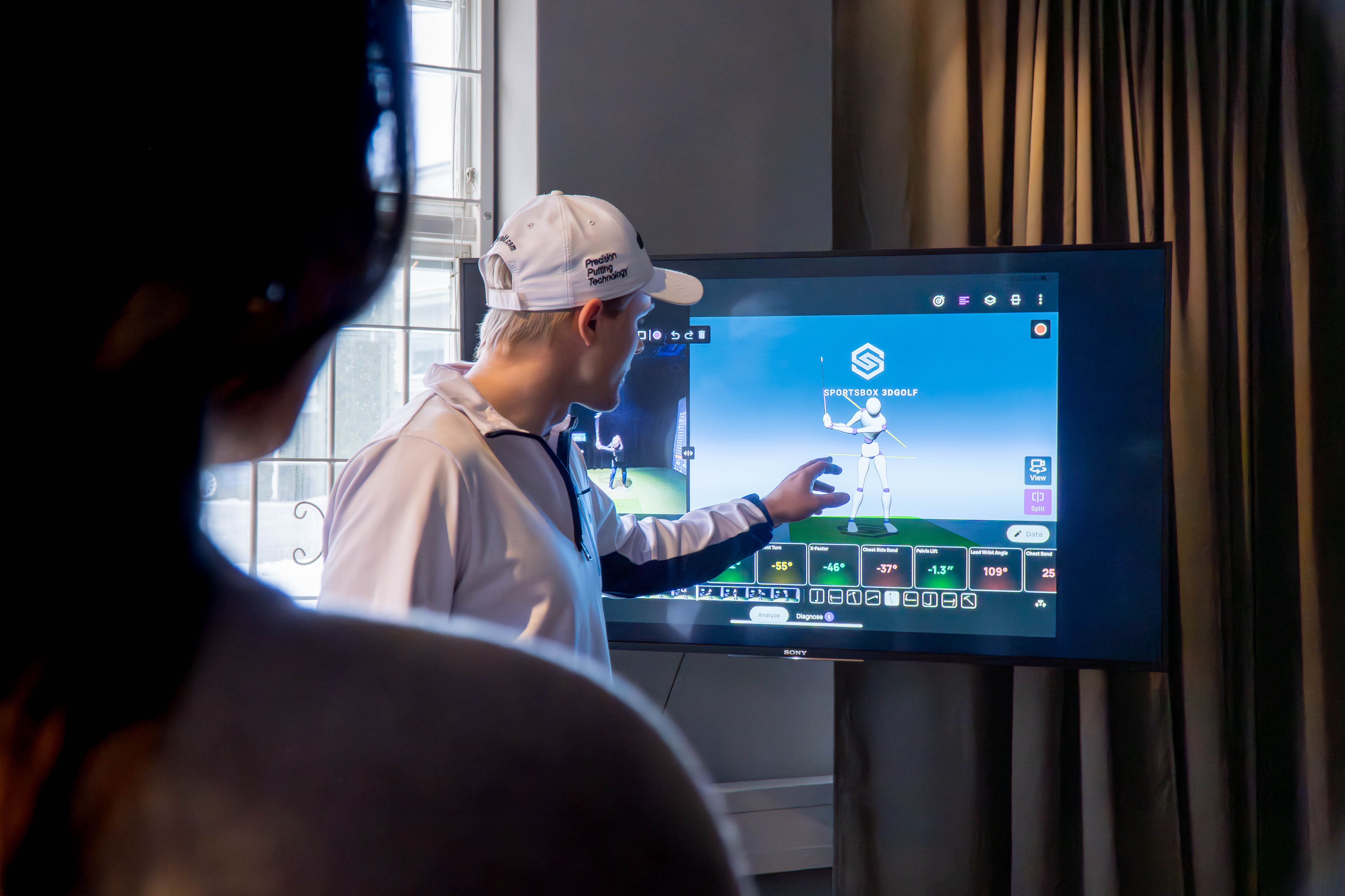 Coach visar Sportsbox 3D-data för klient i WAUW lab